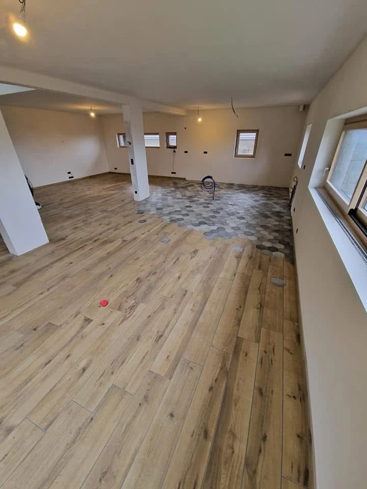 Un sol qui relie les espaces — réalisation BTC Carrelage